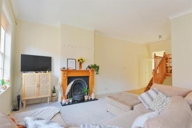 2 bed Apartment to rent Image 4