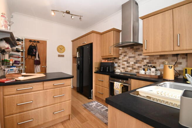 4 bed Semi-Detached for sale Image 10