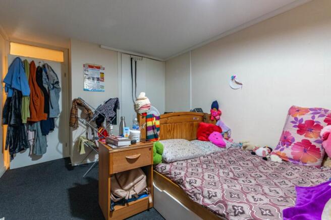 2 bed Flat for sale Image 7