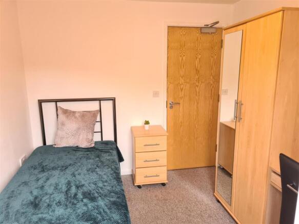 Flat 27 Room 3A.jpg