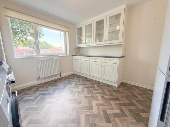 2 bed Apartment for sale Image 5