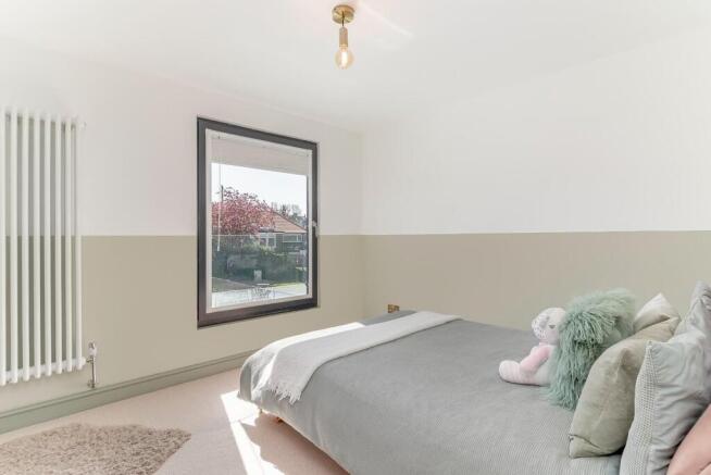4 bed House for sale Image 8