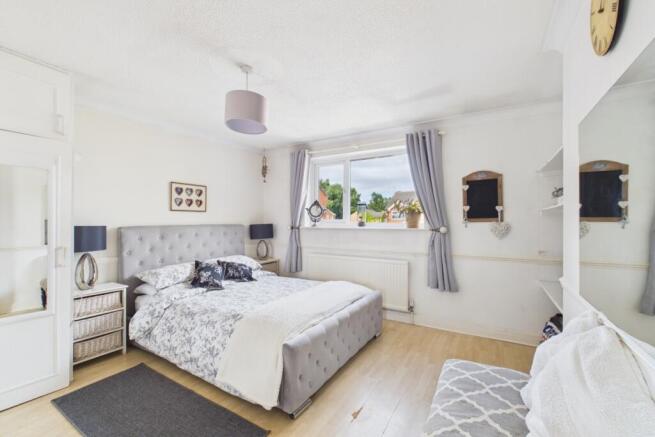 4 bed Detached for sale Image 9