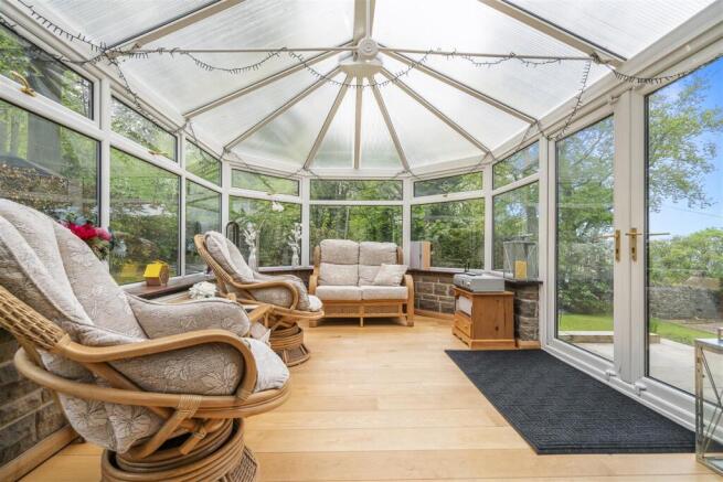 4 bed Detached for sale Image 7