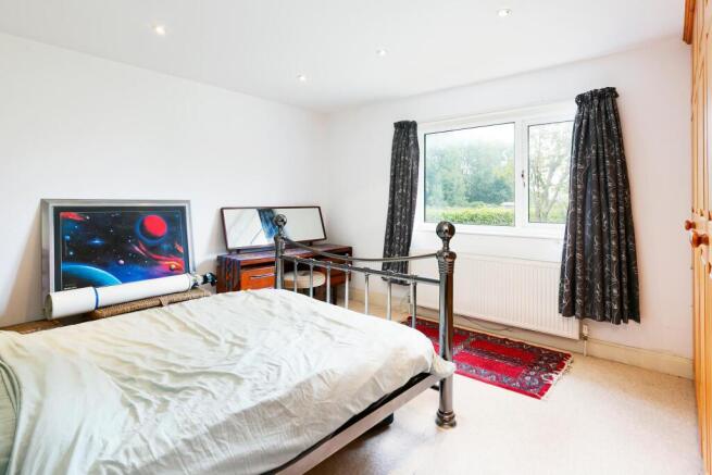 4 bed Detached Bungalow for sale Image 12