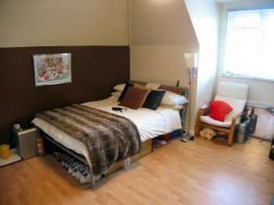 BEDROOM 3 12'3 x 11'2