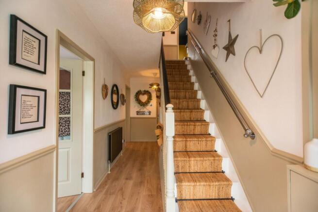 5 bed Detached for sale Image 5