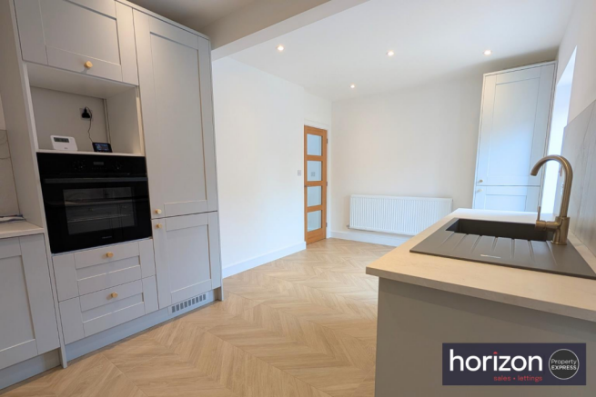 3 bed Semi-Detached for sale Image 7
