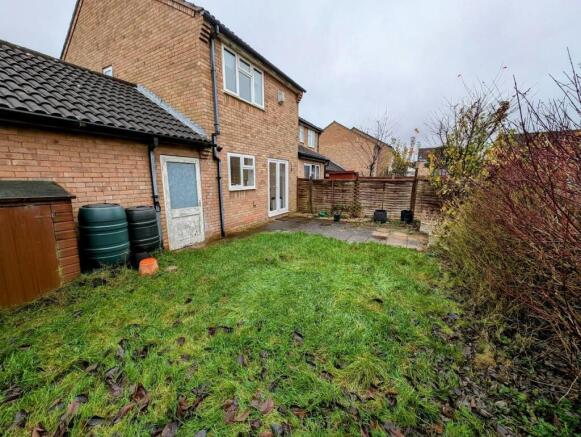37 Cheshire Close garden 4.jpg