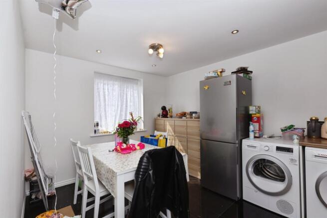 3 bed Semi-Detached for sale Image 6
