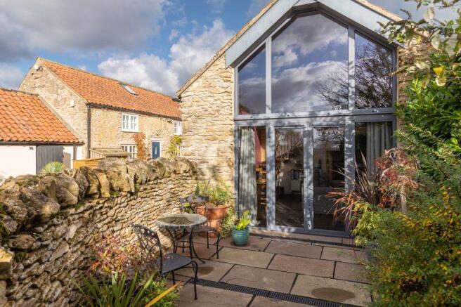 6 bed Detached for sale Image 5