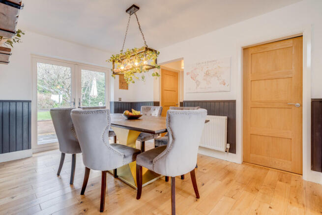 5 bed Detached for sale Image 11