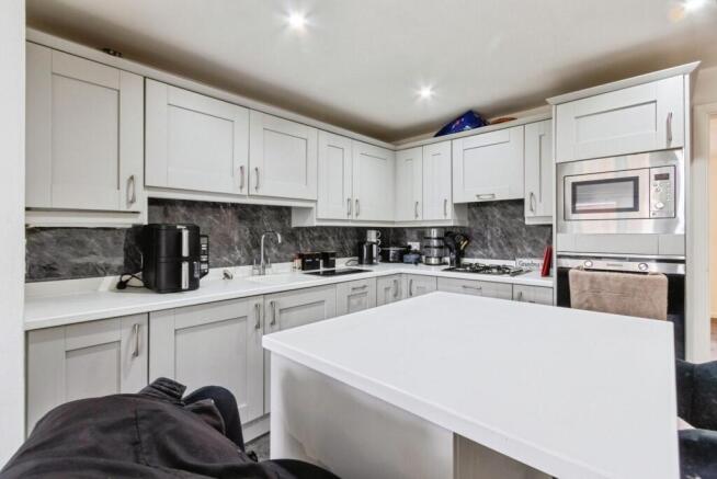3 bed Semi-Detached for sale Image 4