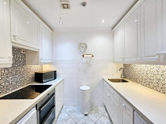2 bed Flat for sale Image 7
