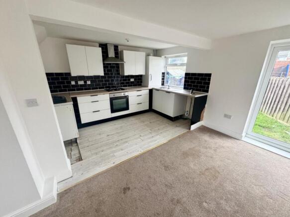 3 bed Semi-Detached to rent Image 5