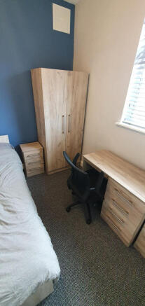 4 bed House to rent Image 9