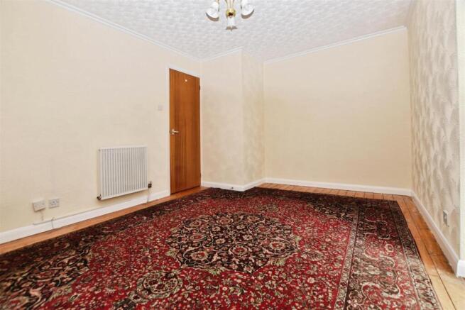2 bed Flat for sale Image 3