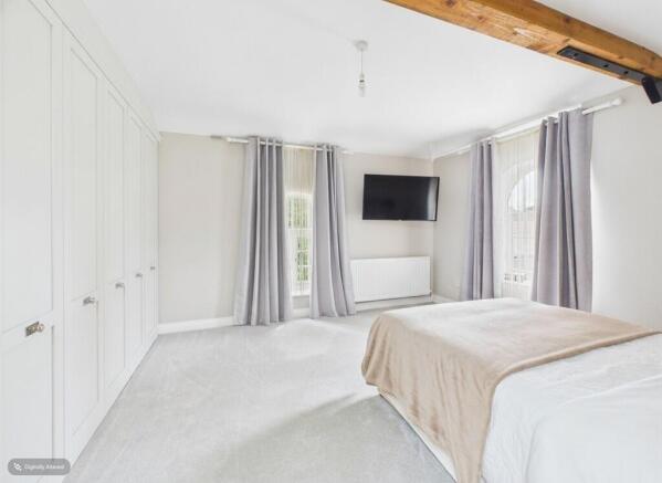 4 bed Barn Conversion for sale Image 11
