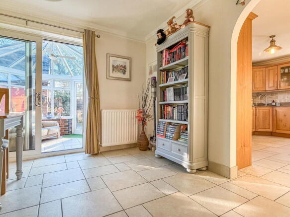 4 bed Detached for sale Image 8