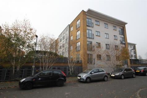 Grand Union Village, Northolt