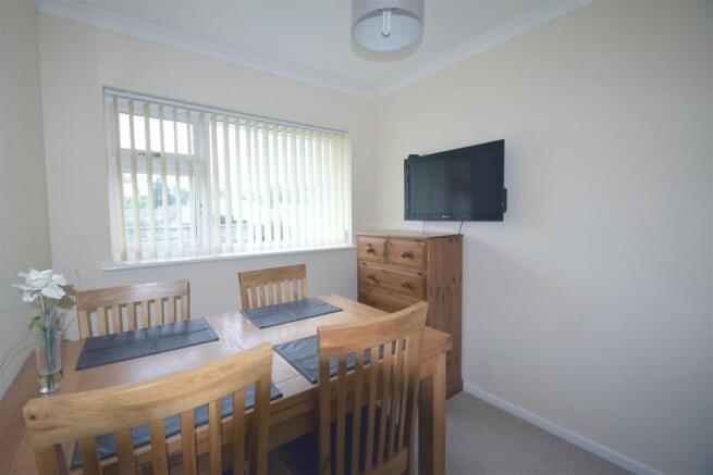 dining bed 2.JPG