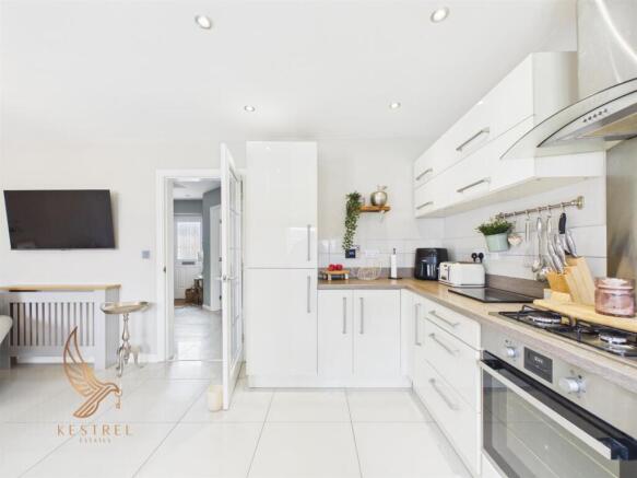4 bed Detached for sale Image 11