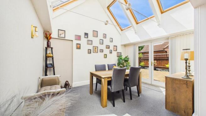 5 bed Detached for sale Image 6