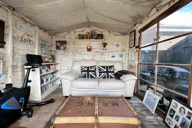 Side Summerhouse