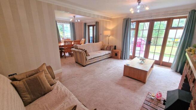 Sitting Room / Dining Room