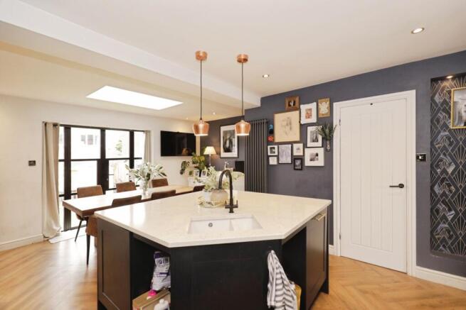 3 bed Semi-Detached for sale Image 4