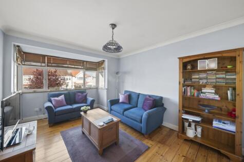 Kings Avenue, Greenford, UB6