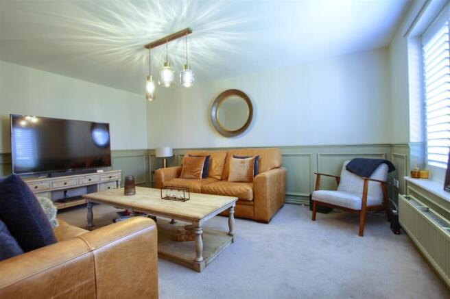 4 bed Detached for sale Image 8