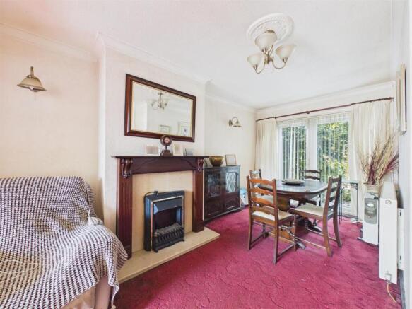 Lounge/Dining Room
