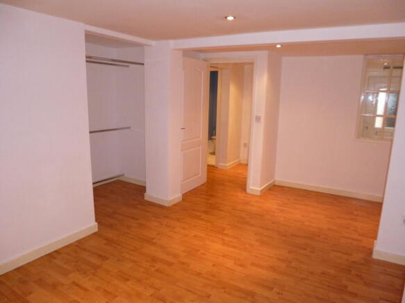 1 bed Flat to rent Image 6