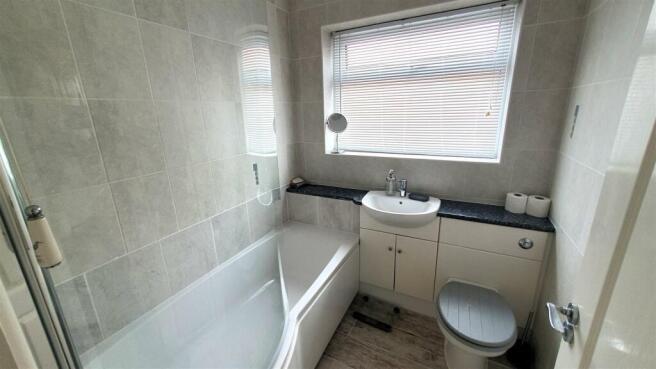 6. Bathroom.jpg