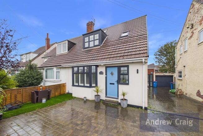 4-bed semi-detached on Lizard View, Whitburn, £275,000