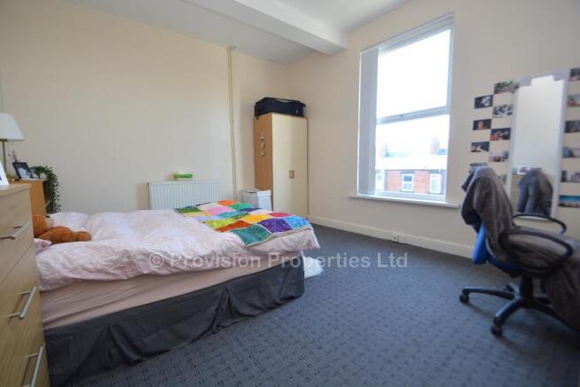 6 bed Terraced to rent Image 9