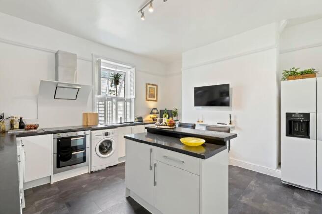 5 bed Flat for sale Image 4
