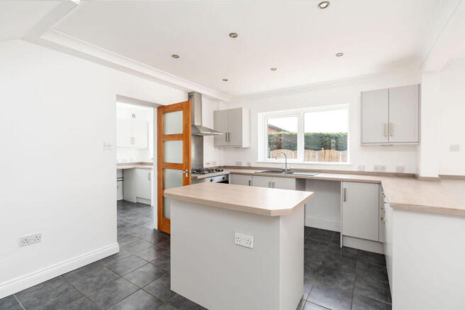 4 bed Detached for sale Image 10