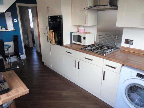 Kitchen3.JPG