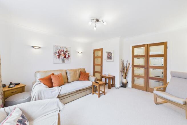 2 bed Ground Flat for sale Image 7