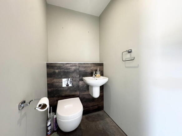 4 bed Detached for sale Image 7