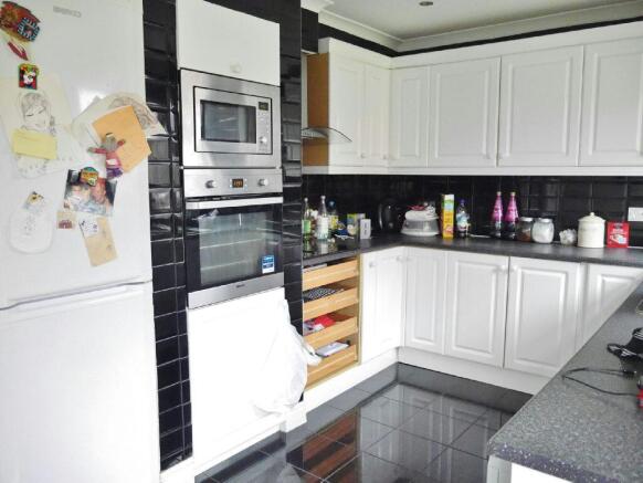 Kitchen Photo 2