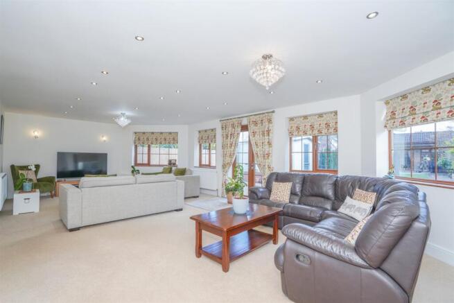 1 Oak Tree Close Leamington Spa-12.jpg