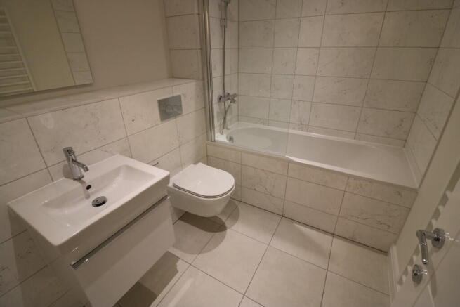 3 bed Semi-Detached to rent Image 8
