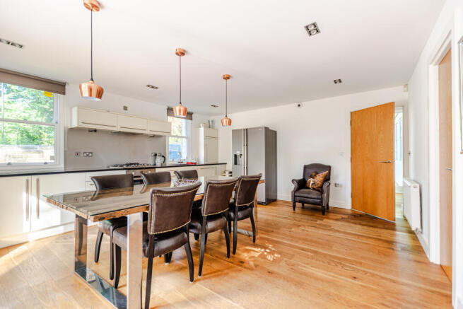4 bed Detached for sale Image 6