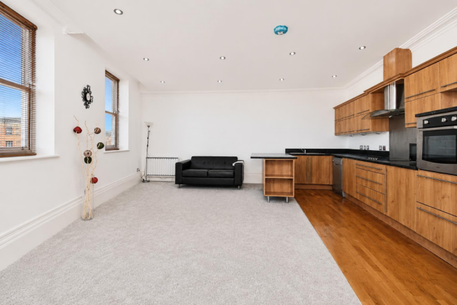 3 bed Apartment for sale Image 5