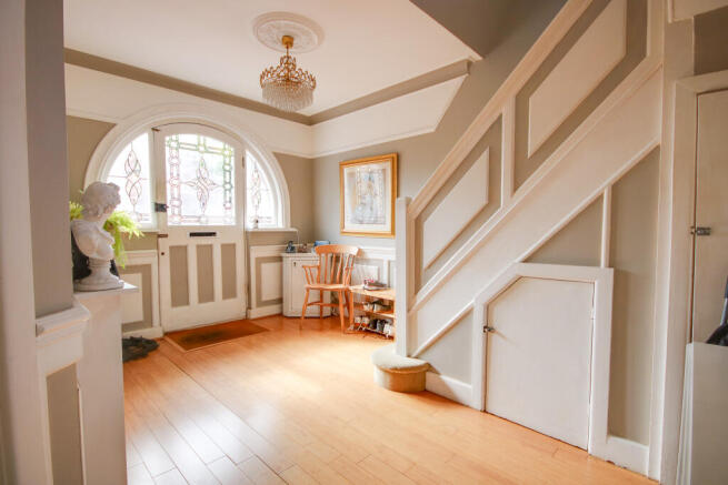 POPULAR LOCATION! NO FORWARD CHAIN! 1930's SEMI DETACHED HOUSE photo 5