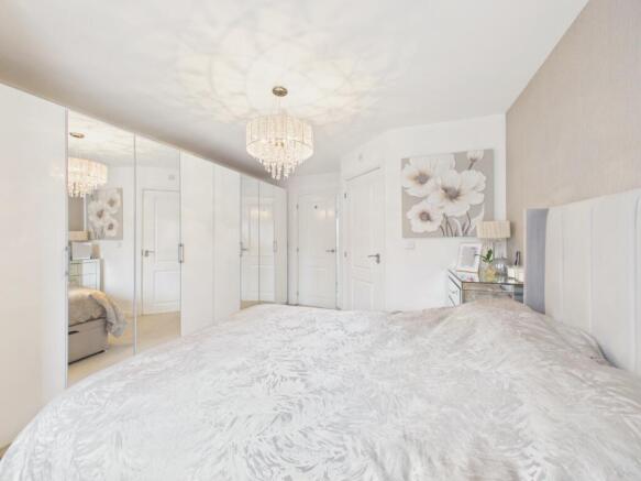 4 bed Detached for sale Image 10