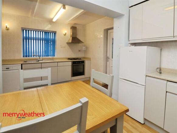 3 bed Semi-Detached for sale Image 11